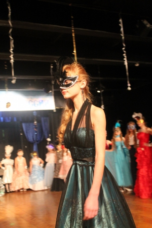 Выход в вечерних платьях "Венецианский карнавал"
